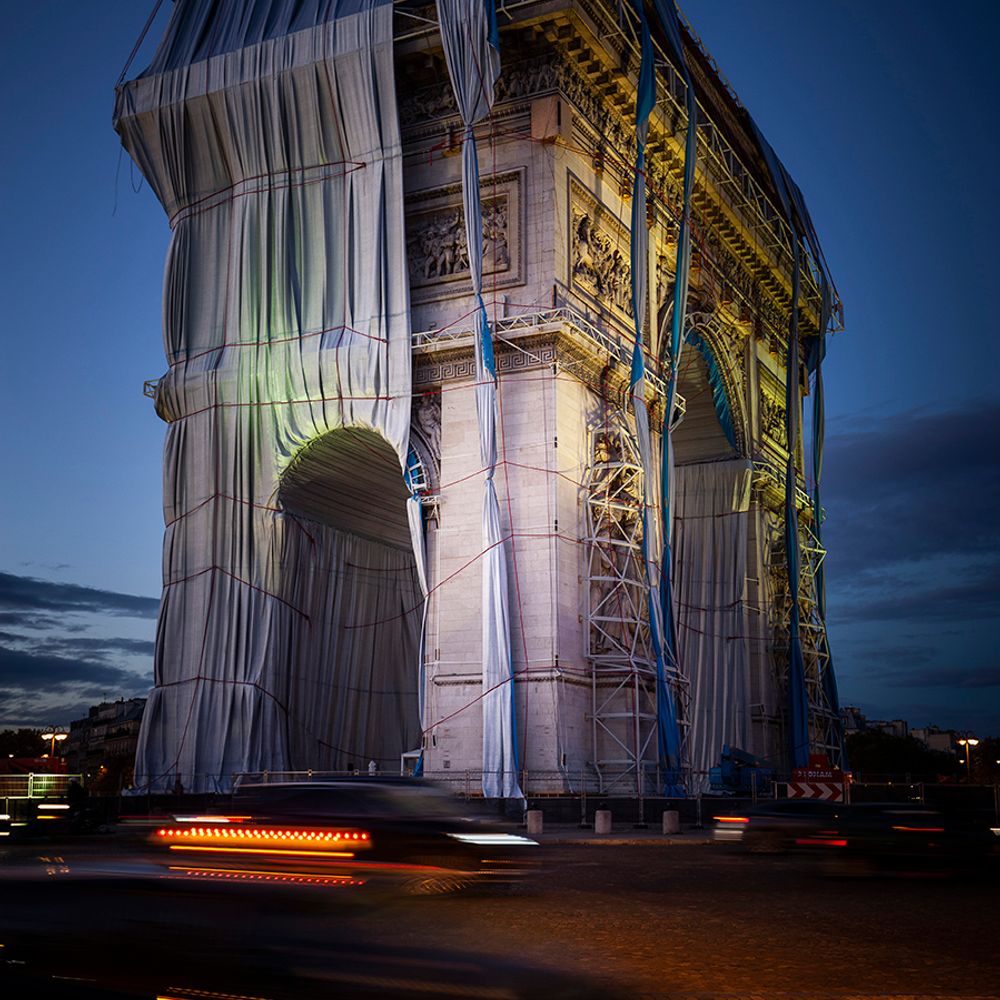 Arc de Trioumphe in Paris covered by Christo installation